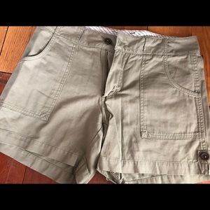 Carhartt olive shorts